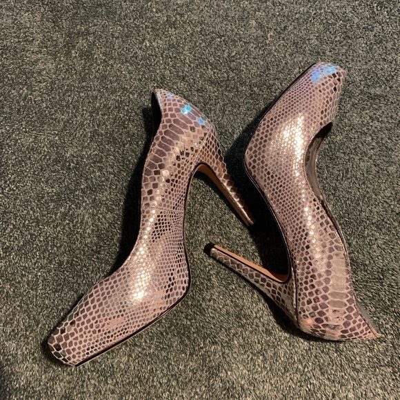 White House Black Market Shoes - WHITE HOUSE BLACK MARKET Size 6  Silver Metallic Snake Platform heels disco ball